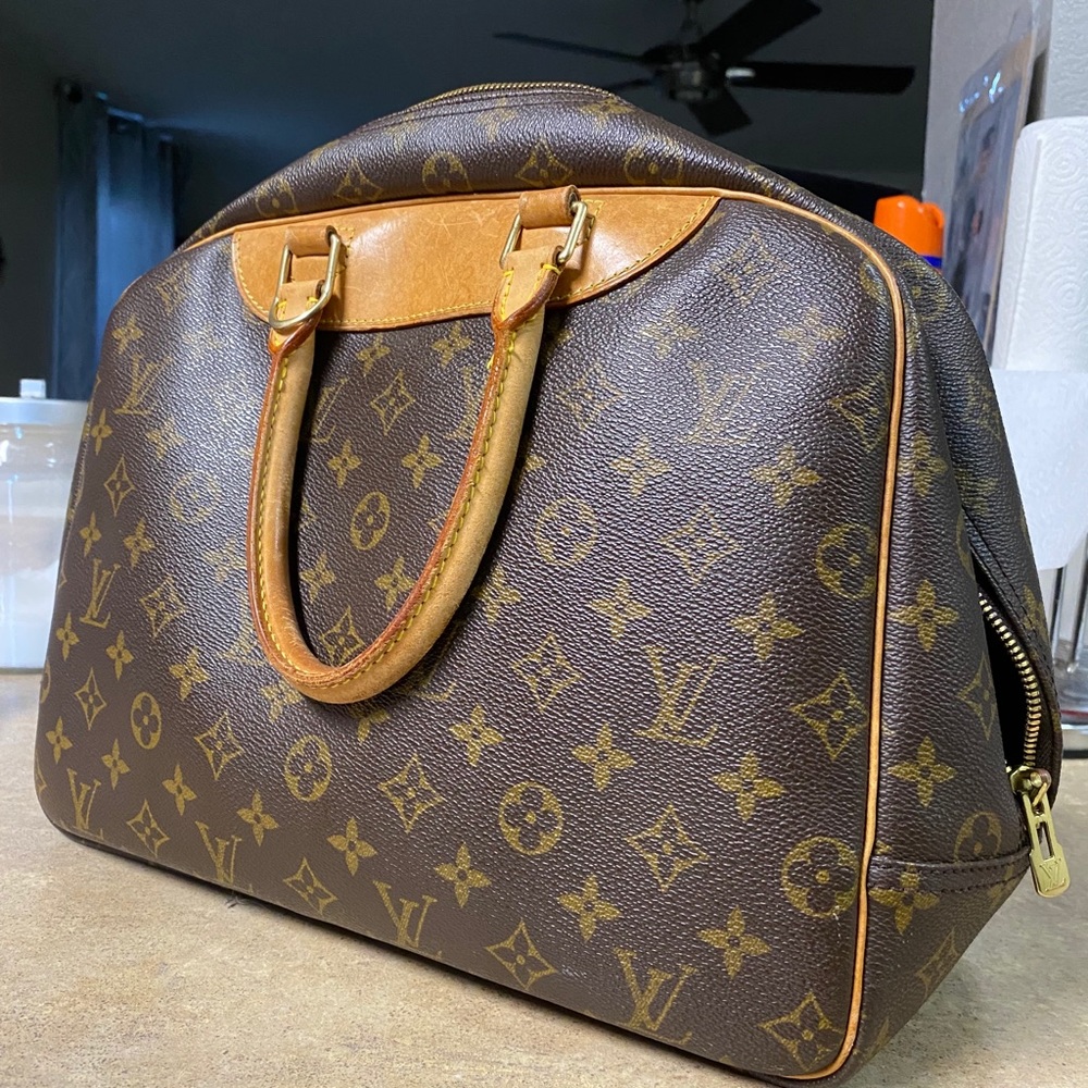 Authentic Louis Vuitton Monogram Deauville
